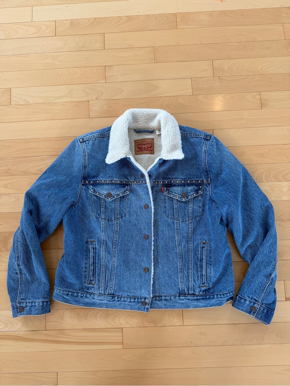 Levis Sherpa Jean jacket women’s size XL with studs